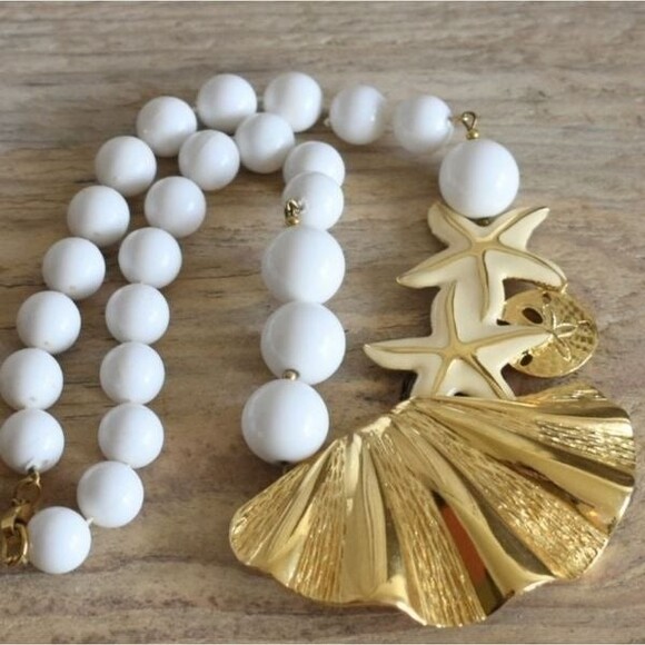 Vintage Statement Necklace with Beautiful Gold Plate Enamel Seashell Starfish - Picture 3 of 4